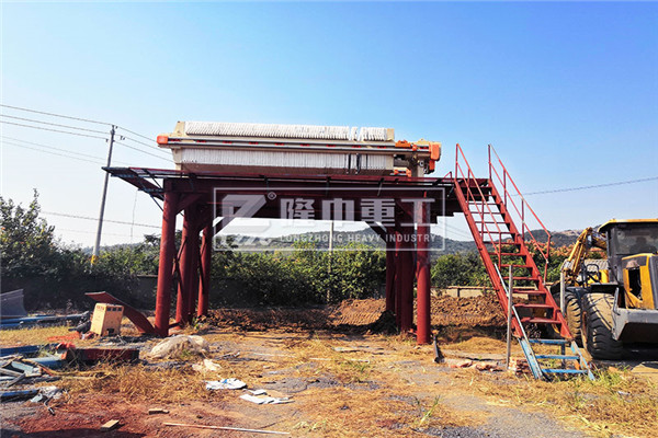 隆中板框污泥壓濾機(jī)：樹(shù)立民族品牌 走道路