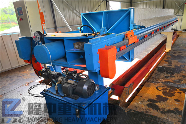 洛陽隆中持續(xù)L跑，成就洗沙尾礦處理L域硬核污泥廂式壓濾機(jī)！