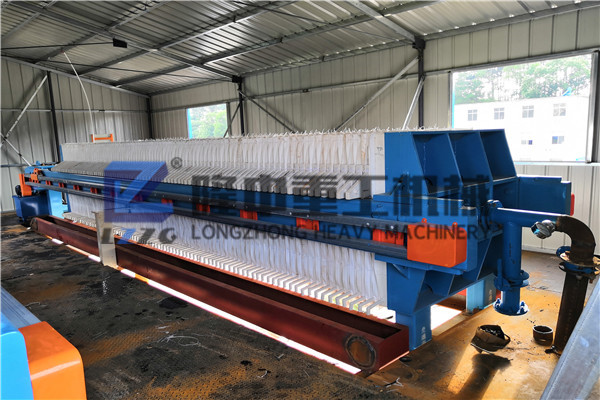 機制砂尾礦污泥壓濾機和輪斗式洗砂機河南南陽順利投產(chǎn)