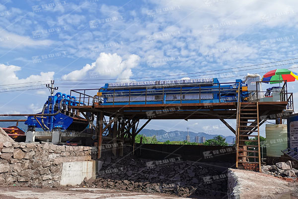 帶式壓濾機(jī)避免腐蝕的方法，污泥壓濾設(shè)備多少錢一臺(tái)？